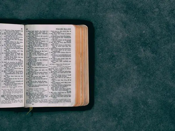 Descubre los mejores textos bíblicos para jóvenes: Inspiración y guía